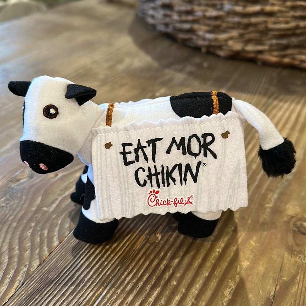 Chick-fil-a EAT MORE CHIKIN plush cow - adorable